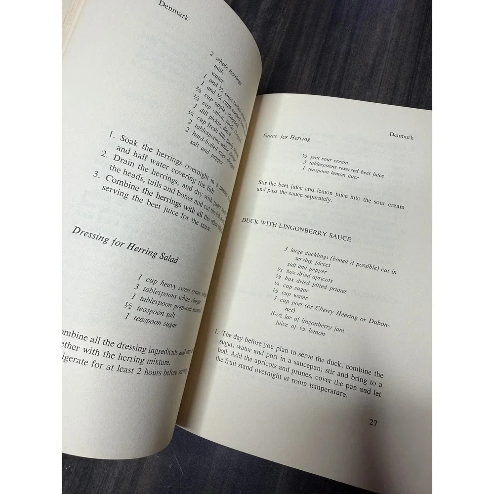 The Everybody Bring A Dish Cookbook Theodora Zavin‎ 1974 Vintage Recipes